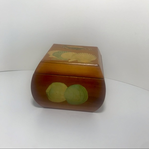 Vintage Wooden Box Jewelry Trinket Sea Shell Crab Detail. 
Excellent condition! - Picture 4 of 15